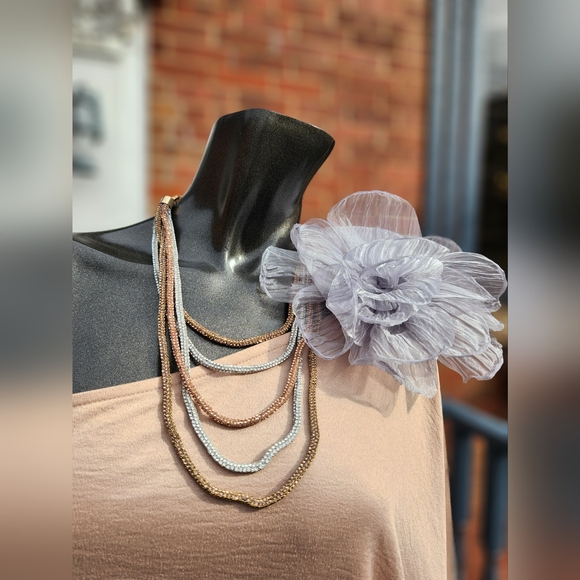 Elegant Multicolor Layered Necklace - Picture 12 of 17